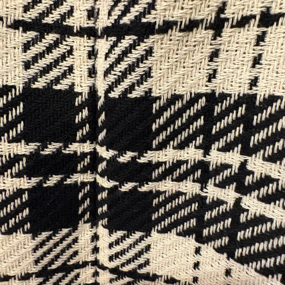 Talbots Black and White Plaid Pencil Skirt
Talbots 
Size :6  BRAND NEW - Picture 4 of 8